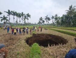 Pemprov Sumbar Pantau Sinkhole Situjuah Batua, Air Mengandung Bakteri Tinggi dan Berbahaya bagi Warga