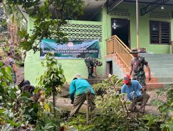 Kompak TNI-Rakyat Goro Bersihkan Tempat Ibadah Jelang Ramadhan