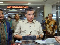 Menaker Tinjau Posko THR dan BHR Keagamaan 2026, Pastikan Hak Pekerja Terlindungi Jelang Lebaran