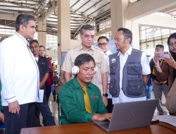 Menaker Yassierli Tinjau Posko Peduli K3 Mudik, Pastikan Awak Angkutan Sehat demi Mudik Aman