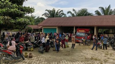 Warga Pelepat Ilir Serbu Operasi Pasar LPG 3 kg, Hitungan Menit 560 Tabung Ludes