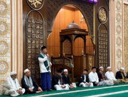 Wagub Jambi Abdullah Sani Ikuti Qiyamul Lail Malam ke-25 Ramadhan dan Hadiri Milad ke-8 Pejuang Subuh