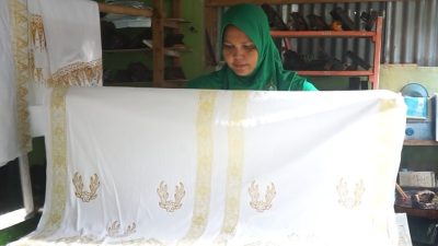 Dari Rumah Prajurit, Istri TNI di Bungo Ini Sukses Angkat Batik Lokal hingga Dilirik Publik