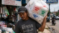 Plastik Mahal, Dagangan Ikut Naik UMKM Bungo Kena Efek Domino Konflik Global