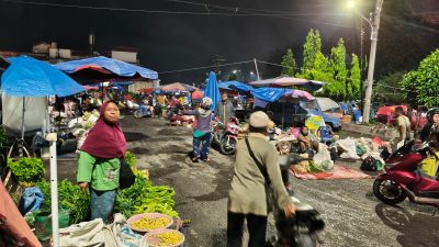 Subuh Baru Lewat, Pasar Bungur Sudah Ramai