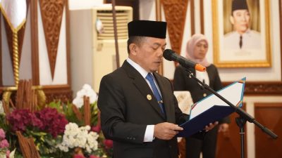 Lantik Sudirman sebagai Komisaris Utama Bank Jambi, Gubernur Al Haris Minta Pembenahan dan Kemandirian Bank Jambi