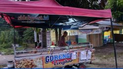 Dari Subuh hingga Habis, “Gorengan Lingkar” Mas Adi Laris di Simpang Bandara Bungo