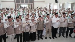 Lepas JCH Kloter Terakhir BTH 25, Gubernur Al Haris Harap Layanan Haji Semakin Baik