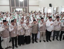 Lepas JCH Kloter Terakhir BTH 25, Gubernur Al Haris Harap Layanan Haji Semakin Baik