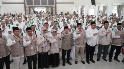 Lepas JCH Kloter Terakhir BTH 25, Gubernur Al Haris Harap Layanan Haji Semakin Baik