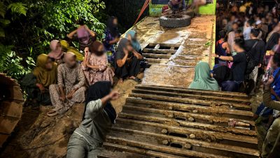 10 Jam Tegang, Alat Berat PETI Akhirnya Dievakuasi Polisi Usai Diduga Dihadang Warga