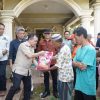 Tinjau Warga Selango yang Terdampak Banjir, Gubernur Al Haris Beri Motivasi Agar Tetap Tegar dan Sabar serta Gelontorkan 1 ton Beras