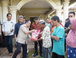 Tinjau Warga Selango yang Terdampak Banjir, Gubernur Al Haris Beri Motivasi Agar Tetap Tegar dan Sabar serta Gelontorkan 1 ton Beras