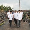 Gubernur Al Haris Tinjau Korban Kebakaran di Tanjab Barat, Serahkan Bantuan dan Ajak Gotong Royong