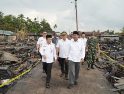 Gubernur Al Haris Tinjau Korban Kebakaran di Tanjab Barat, Serahkan Bantuan dan Ajak Gotong Royong