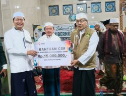 Safari Subuh Pemprov Jambi di Masjid Hidayatullah, Al Haris Serahkan Santunan dan Bantuan untuk Masjid