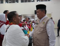 Wagub Sani Lepas 442 JCH Kloter BTH 22 Provinsi Jambi, Doakan Keselamatan dan Keberkahan Bagi Keluarga dan Daerah