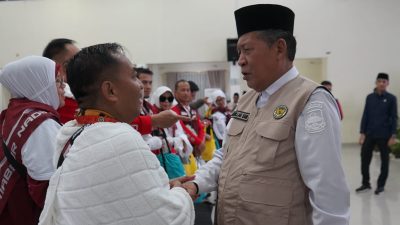 Wagub Sani Lepas 442 JCH Kloter BTH 22 Provinsi Jambi, Doakan Keselamatan dan Keberkahan Bagi Keluarga dan Daerah