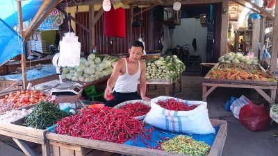 Cabai Tak Lagi ‘Membakar Kantong’, Harga di Pasar Bungur Turun Tajam