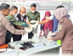 Senpi Rakitan Eksekusi Putusan Inkracht, Kejari Tebo Musnahkan Barang Bukti dari 70 Perkara