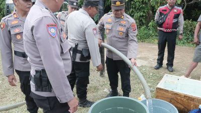 Polres Payakumbuh Salurkan Air Bersih untuk Warga Simantuang, Sambut HUT Bhayangkara ke-80