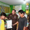 Kajati Jambi Sugeng Hariadi Lunasi Tunggakan Sekolah Dua Siswa Kurang Mampu, Pastikan Hak Pendidikan Tetap Terpenuhi