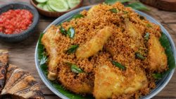 Ayam Goreng Serundeng Simple dan Medok, Gurih Renyah dengan Taburan Kelapa Melimpah