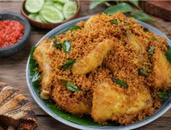 Ayam Goreng Serundeng Simple dan Medok, Gurih Renyah dengan Taburan Kelapa Melimpah