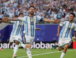 Messi Cetak Hattrick, Argentina Awali Misi Pertahankan Gelar dengan Kemenangan Meyakinkan