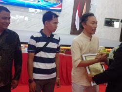 Kapolres Tebo Berikan Penghargaan kepada Kabid Program Yayasan Orang Rimbo Kito