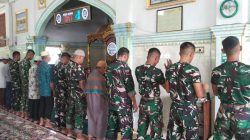 Shalat Berjamaah Jadi Ruang Silaturahmi TNI dan Warga