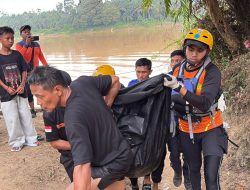 Mobil Travel Masuk Sungai Batanghari, Satu Penumpang Ditemukan Meninggal