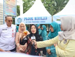 Rabu Berkah TP PKK Jambi Edukasi Masyarakat soal Bahaya PMI Ilegal, Hesti Haris: Jangan Hanya Berbagi, Tapi Juga Beri Wawasan