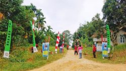 Gelorakan Semangat Pahlawan, Guru dan Santri Ponpes Al Amanah Pasang Bendera