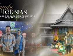 Tampil di Pembukaan Jambi Elok Nian, Camat Jujuhan Jadi Model Pamerkan Batik Khas Umah Bungo
