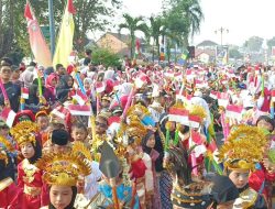 Bupati Bungo Lepas Peserta Pawai Karnaval  PAUD, RA dan TK Semarak HUT RI ke 81 