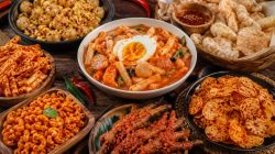 Bukan Cuma Pedas! 7 Jajanan Ini Punya Sensasi yang Bikin Ketagihan