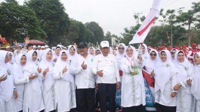 Wagub Sani Lepas Pawai Pembangunan HUT RI ke-81, Semangat Kemerdekaan Menggema di Kota Jambi