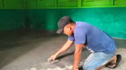 Dikerjakan Penuh Ketelitian, Lantai RTLH Warga Tanjung Agung Mulai Tampak Rapi