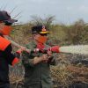 Turun Langsung Padamkan Karhutla di Air Merah, Gubernur Al Haris: Api Sudah 3 Hari, Gambut Sulit Dipadamkan
