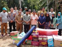 Wabup Tebo dan Ketua TP PKK Serahkan Bantuan kepada Korban Kebakaran Rumah