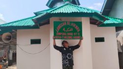 Papan Nama Langgar Al-Hikmah Dipasang, Rehabilitasi TMMD Ke-129 Kian Sempurna