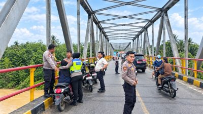 Polisi di Tebo Selamatkan Wanita Hendak Melompat dari Jembatan Batanghari