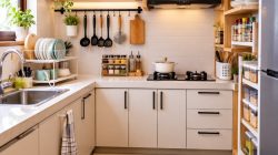 Dapur Kecil Terasa Sempit dan Berantakan? Ini 7 Trik Menata Peralatan agar Lebih Rapi