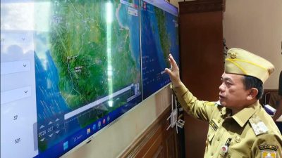 Pantau Monitor SiPongi, Al Haris Ungkap Angin Jadi Kendala Penanganan Kabut Asap