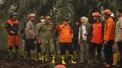 Tinjau Karhutla di TNBS dan Tahura, Gubernur Al Haris Ingatkan Petugas Utamakan Keselamatan
