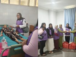 Peringati HUT ke 1 Rumah Singgah Kanker Kabupaten Bungo Bagi Ratusan Kue Kotak di Rumah Sakit 