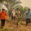 Al Haris dan Danrem Turun Langsung Padamkan Karhutla di Kumpeh