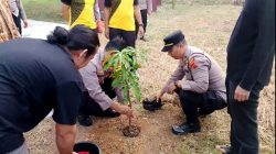 Kapolres Tebo Giatkan Polisi Hijau, Tanam Pohon untuk Keasrian Lingkungan